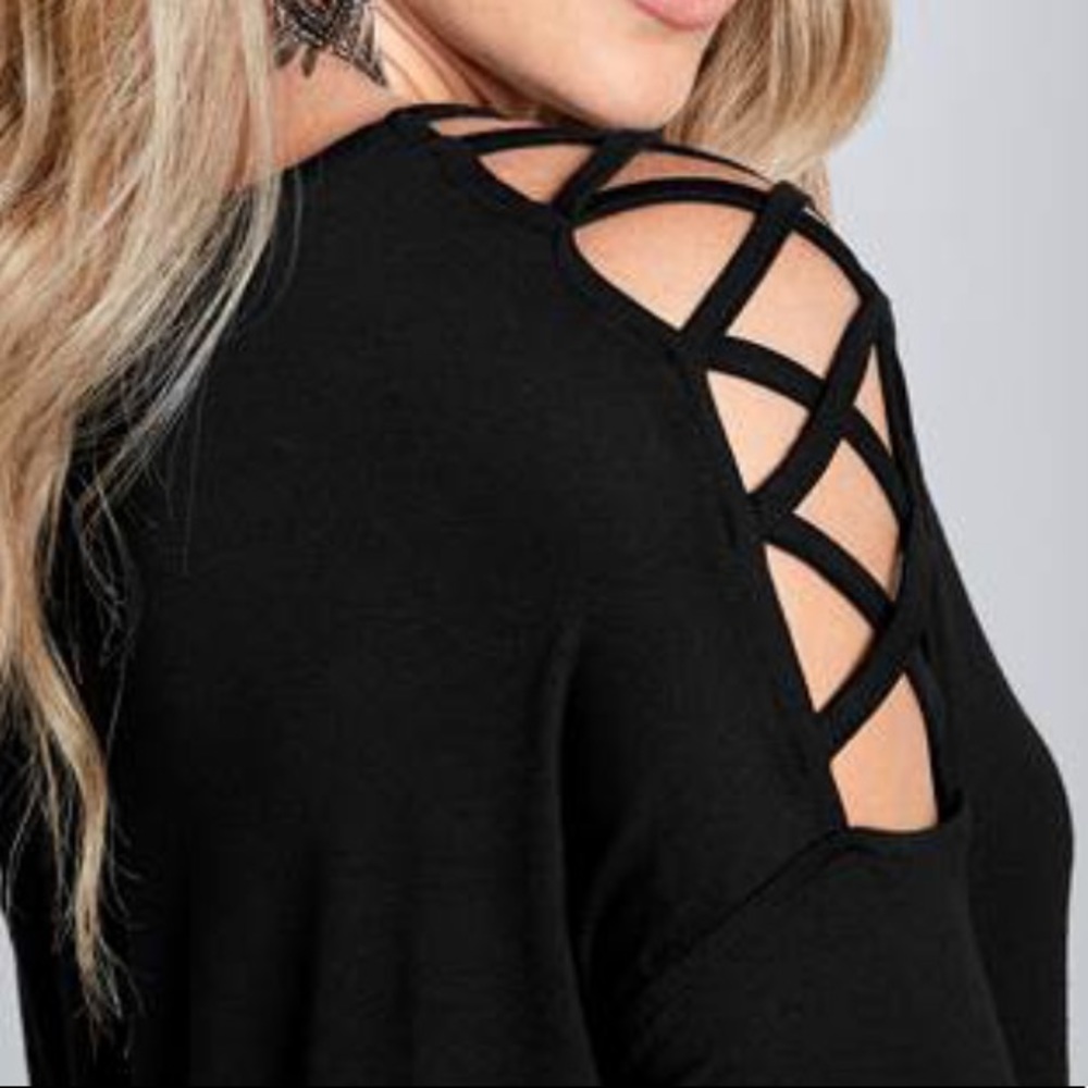Black VENUS Cutout High Low Top - Picture 4 of 9